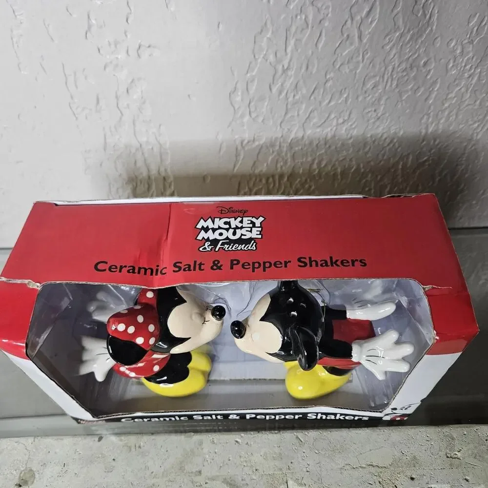 VTG Mickey Mouse & Minnie Mouse Salt & Pepper Shaker Set Disney Collectibles